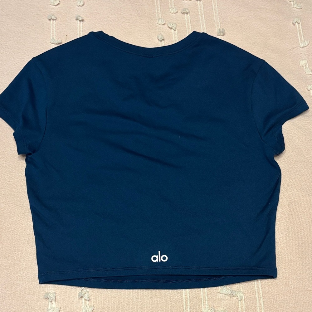 ALO Yoga Navy Short Sleeve Crop Top